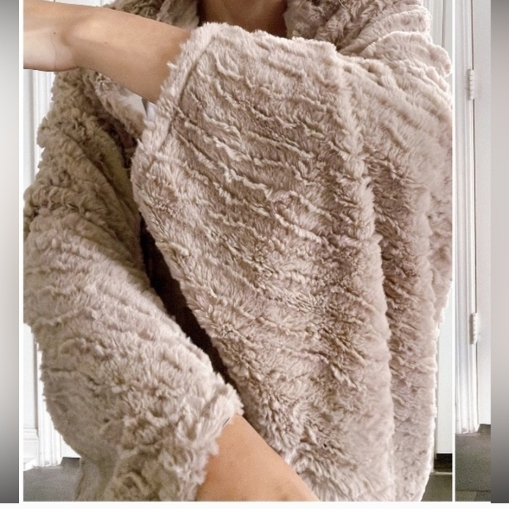 Cozy Tan Faux Fur Shawl - Picture 4 of 5